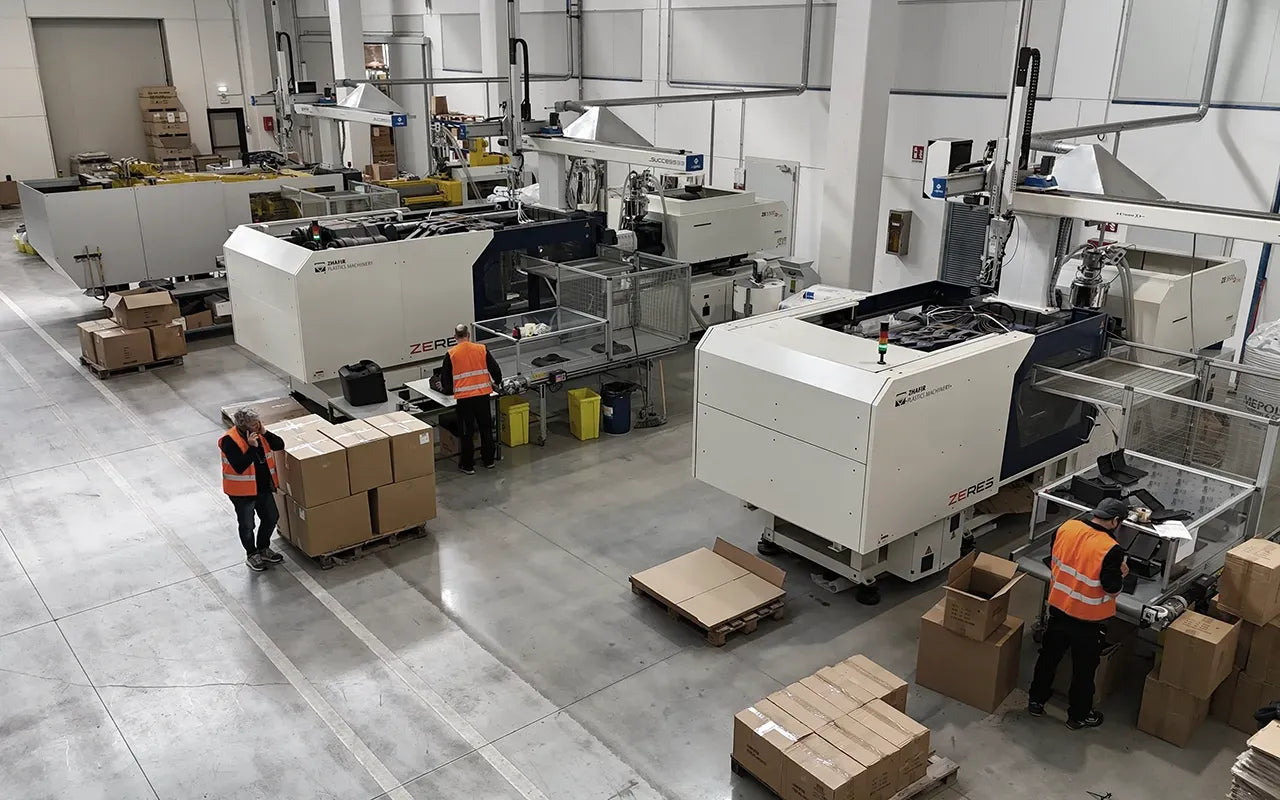 Presse a iniezione nel reparto plastica